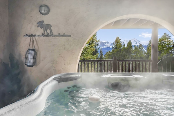 House, 4 Bedrooms | Private spa tub