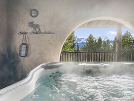 House, 4 Bedrooms | Private spa tub