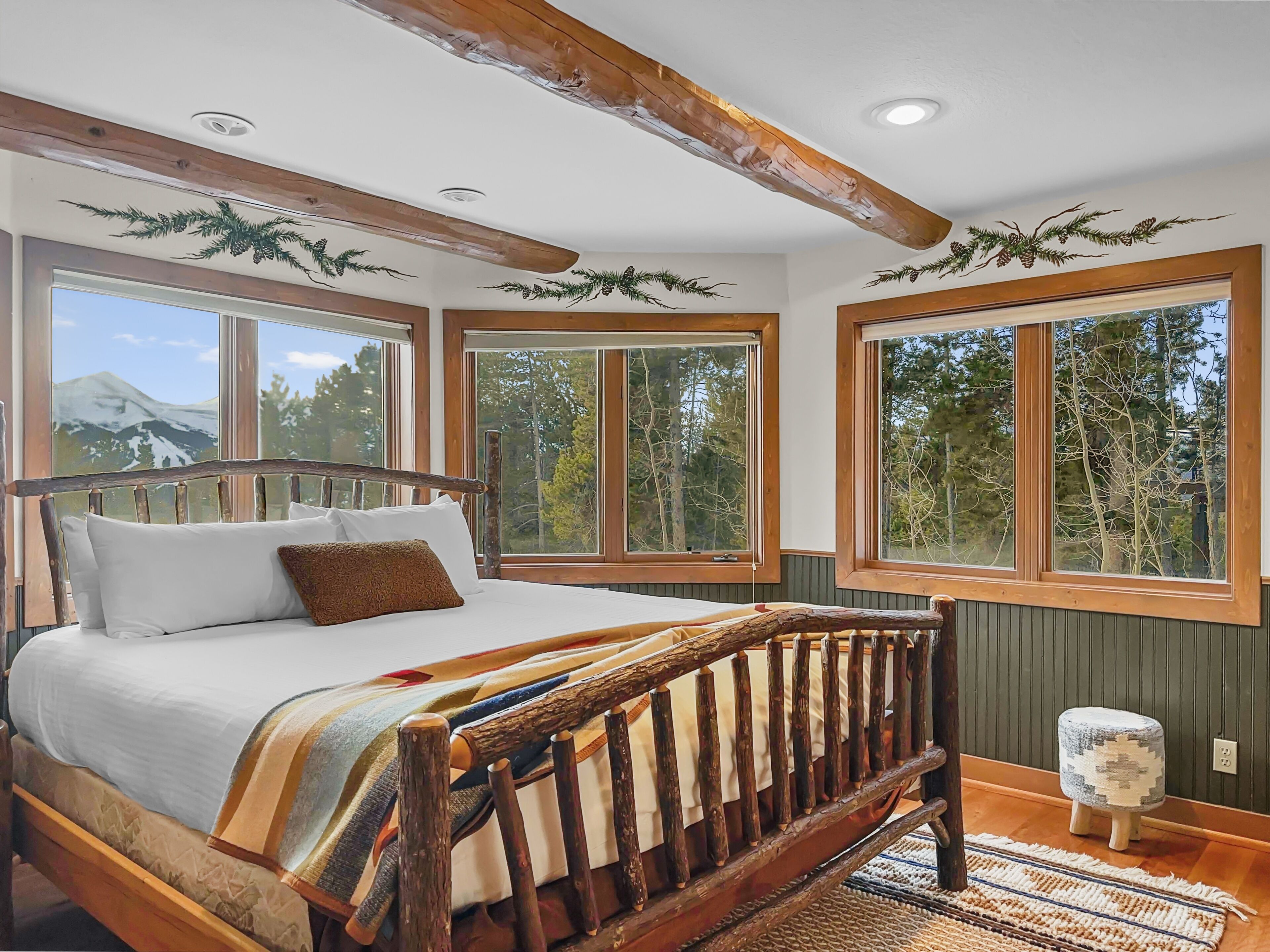 4 bedrooms, desk, laptop workspace, iron/ironing board