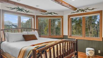 4 bedrooms, desk, laptop workspace, iron/ironing board