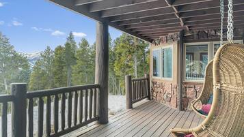 House, 4 Bedrooms | Terrace/patio