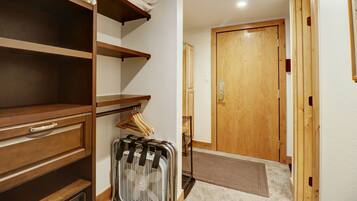 Studio | Interior