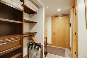 สตูดิโอ | ภายใน