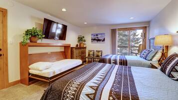 Studio | Iron/ironing board