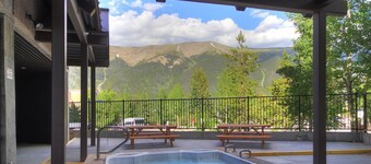 Perfectly Located Hotel Room, Steps to American Eagle chair - Ski-In Ski-Out Property - MP518H by RedAwning