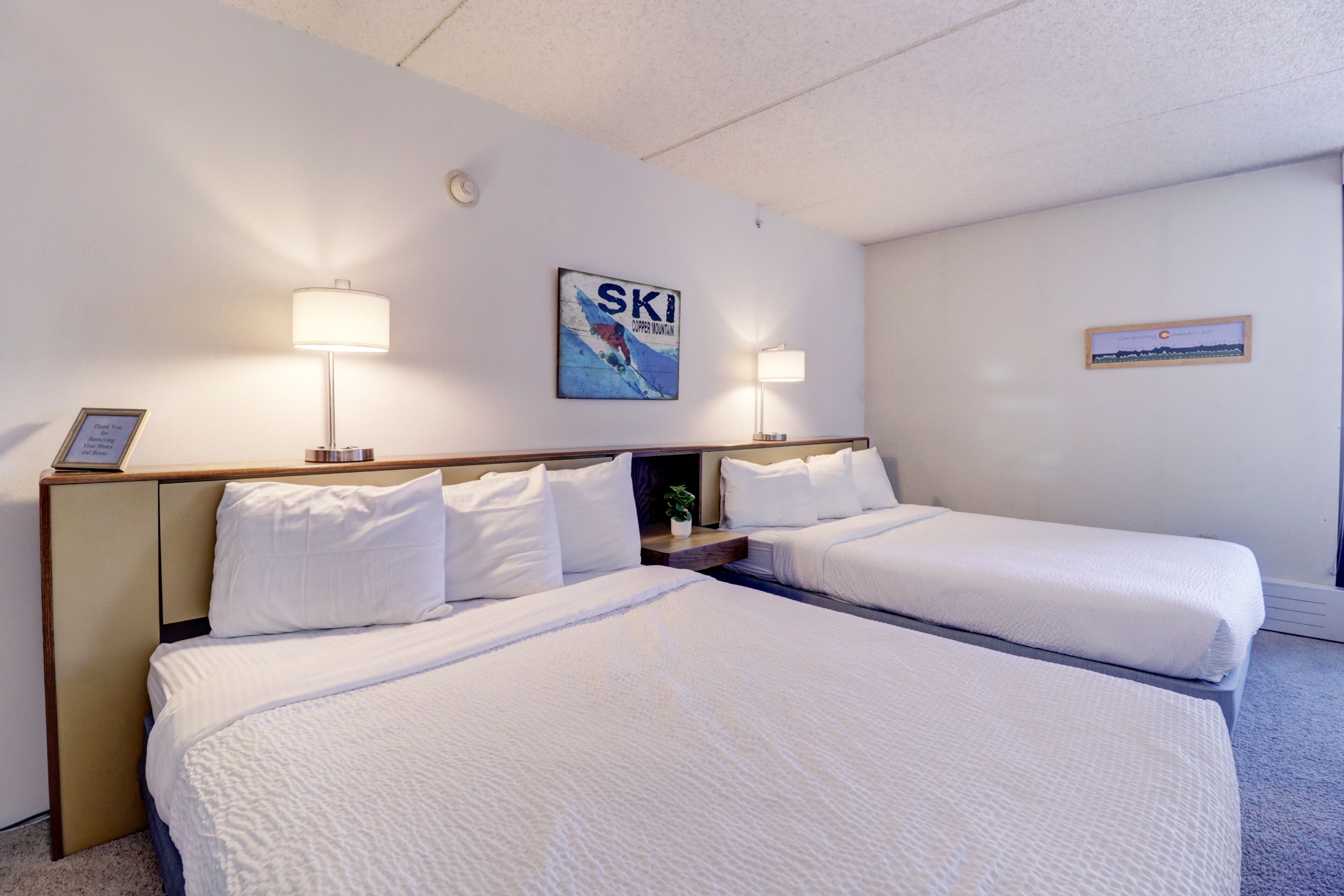 Room, 1 Bedroom | Iron/ironing board, free WiFi, bed sheets