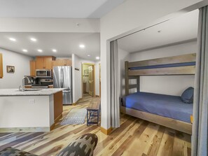 Condo, 1 Bedroom