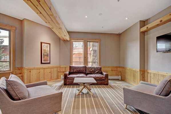 Condo, 1 Bedroom | Living area