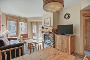 Condo, 1 Bedroom | Living area