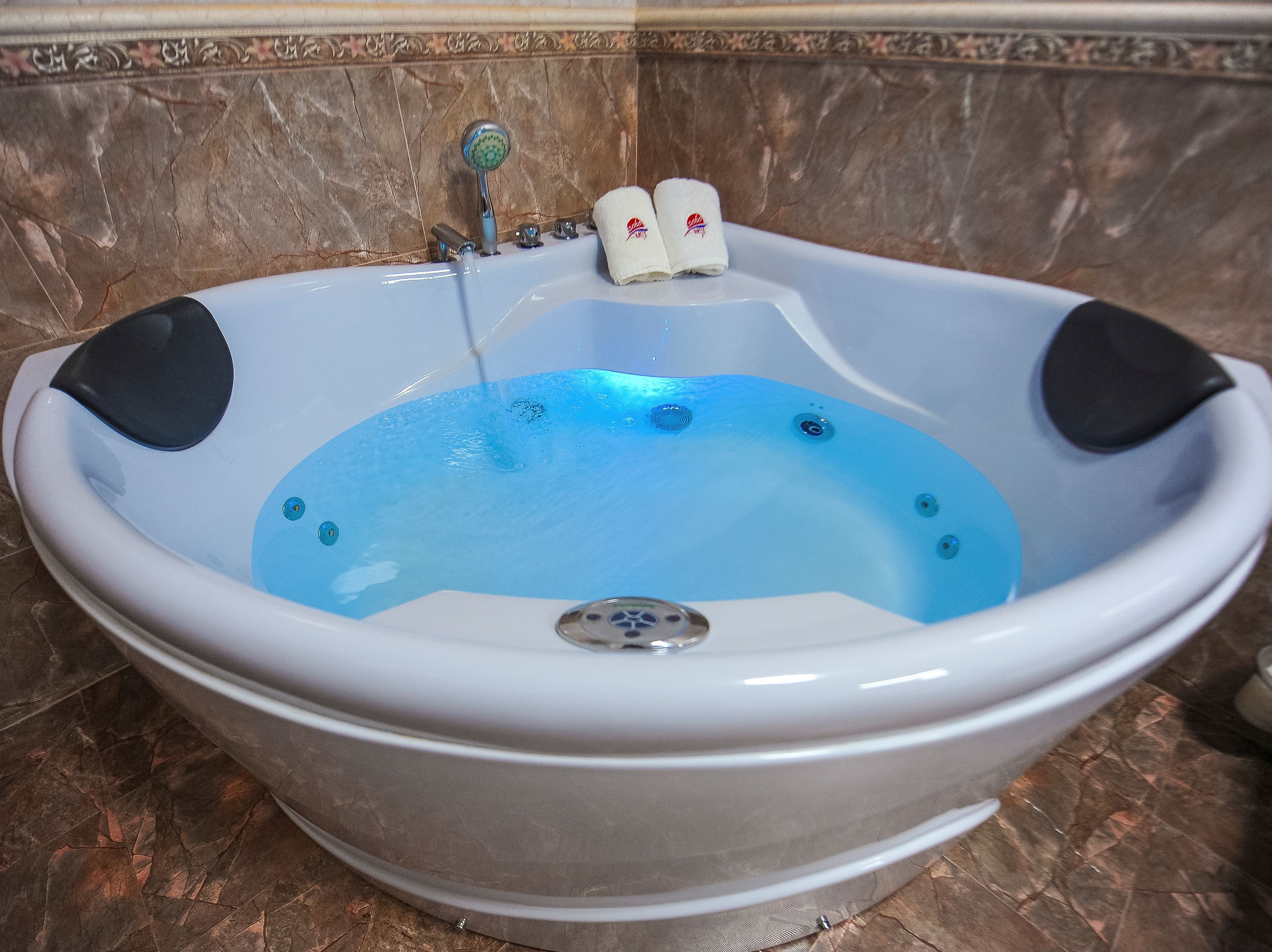 comfort suite | jetted bathtub