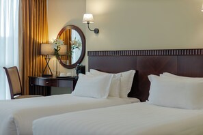 Ropa de cama de alta calidad, colchones con efecto memoria y minibar 