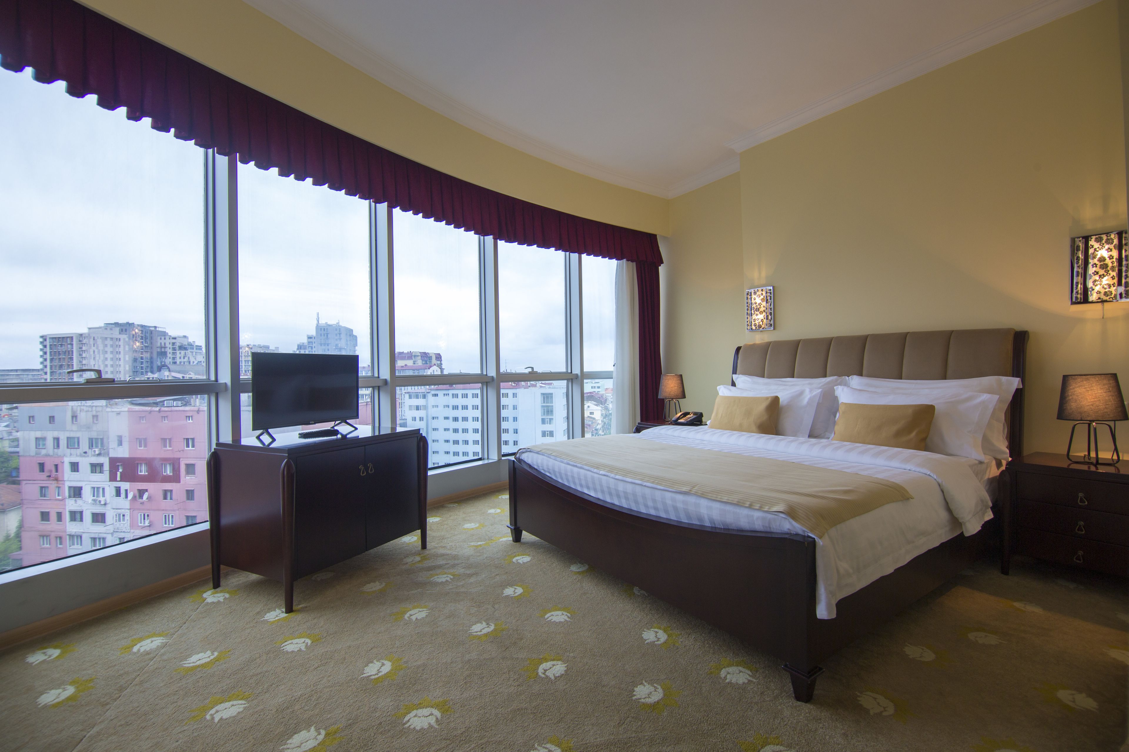 高級寝具、低反発ベッド、ミニバー、セーフティボックス (室内)