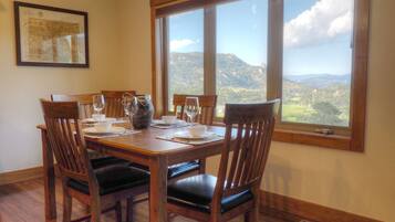 Townhome, 3 Bedrooms | Dining