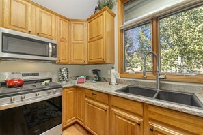 聯排別墅, 3 間臥室 | 私人廚房 | 電冰箱、烤箱、咖啡機/沖茶器、烤麵包機