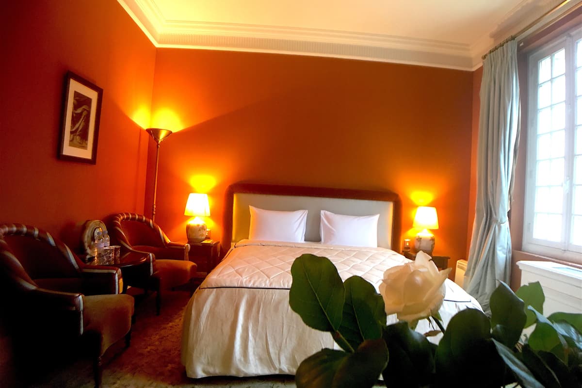 Senior Double Room, 1 Queen Bed, Ensuite, Garden Area | 1 bedroom, desk, blackout drapes, WiFi (free)