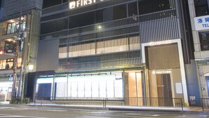 A modern building with the sign "FIRST CABIN" indicating a hotel. - FIRST CABIN Kyoto Kawaramachi Sanjo (Kyoto)