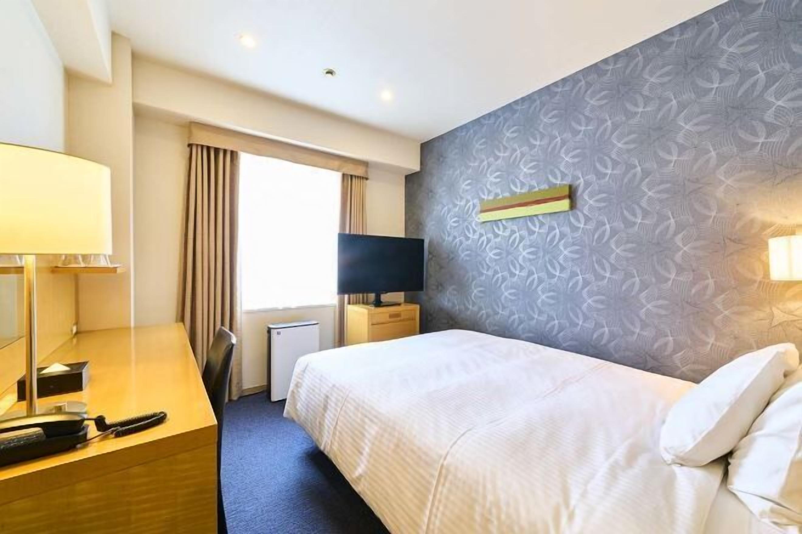 Skrivebord, wi-fi (inkludert) og sengetøy