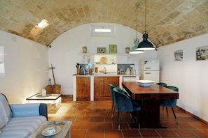 Deluxe Apartment, Terrace, Sea View | Living area | 42-inch flat-screen TV with digital channels, TV - Palazzo De Mori (Otranto)