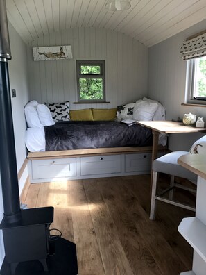 Chalet, Shared Bathroom (Shepherds Hut) | Individually decorated, individually furnished