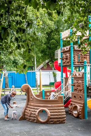 Children’s play area – outdoor