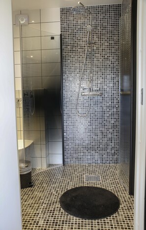 Deluxe-Ferienhütte, 2 Schlafzimmer | Badezimmer