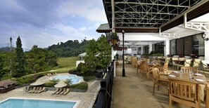 Outdoor pool - Berjaya Hills Golf & Country Club (Bukit Tinggi)
