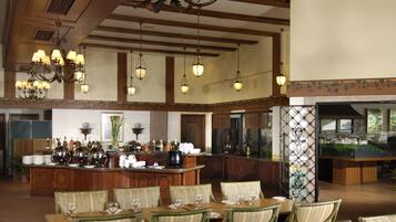 Breakfast, lunch, dinner served; local and international cuisine