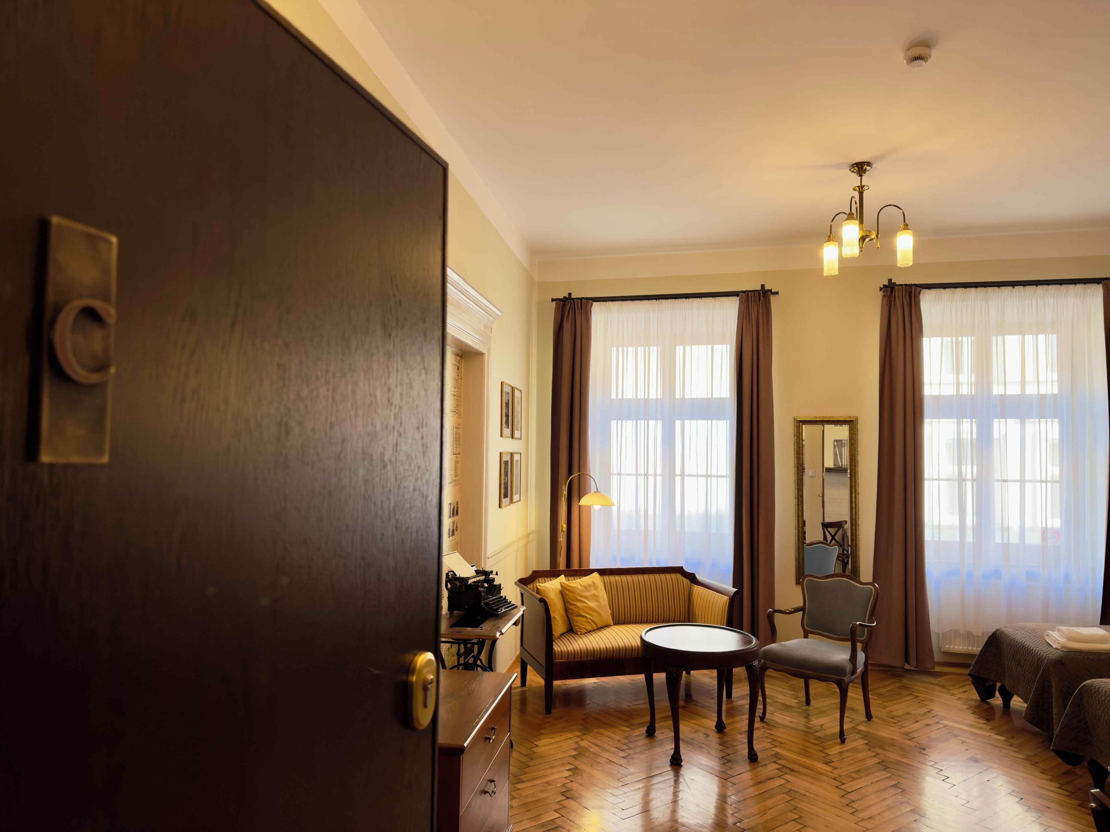Klassieke studio suite, 2 eenpersoonsbedden, kitchenette, uitzicht op stad (C) | Luxe beddengoed, een kluis op de kamer, individueel gedecoreerd