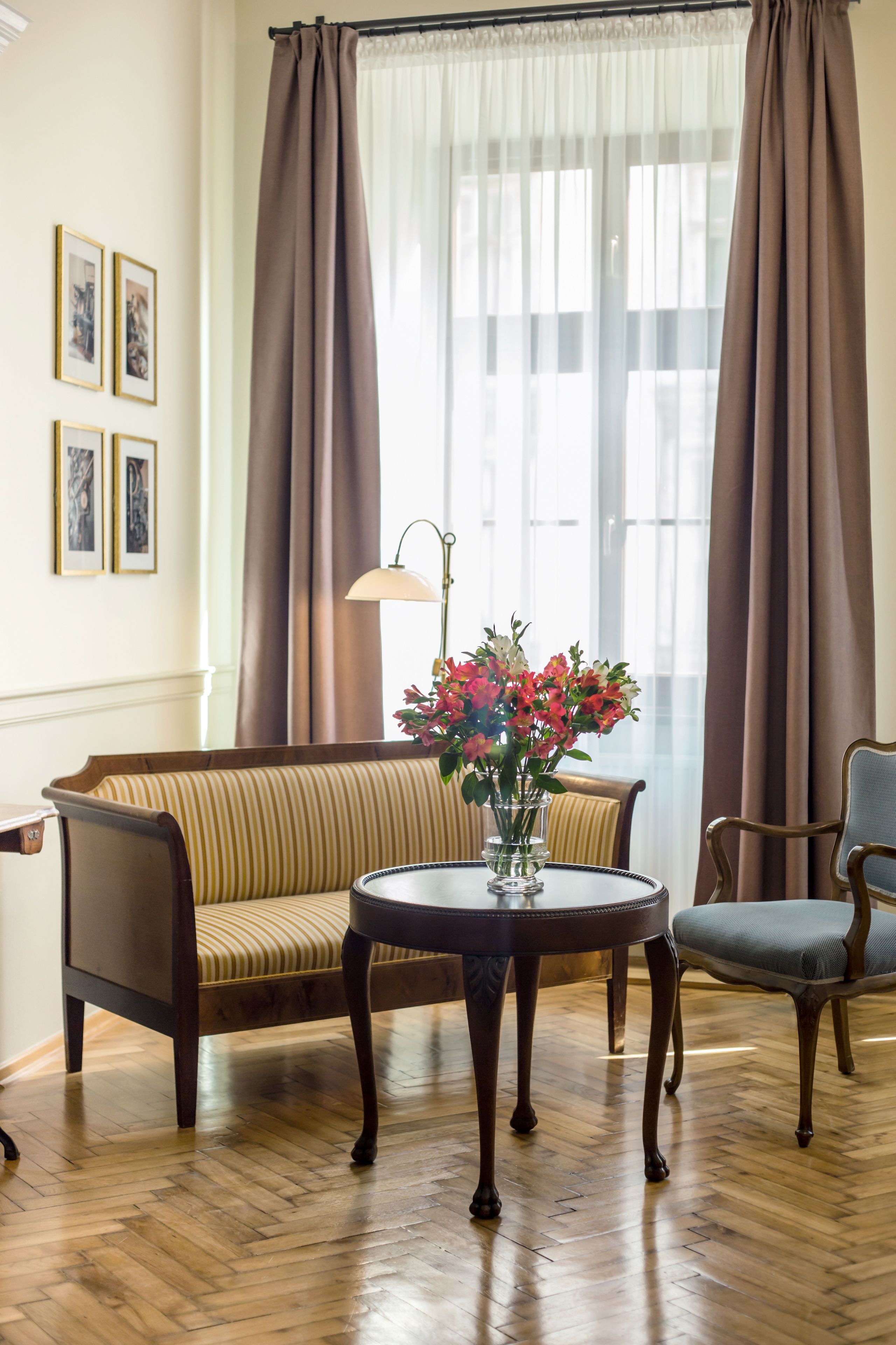 romantic studio suite, kitchenette, city view (c) | living room | 32-inch flat-screen tv with satellite channels, tv