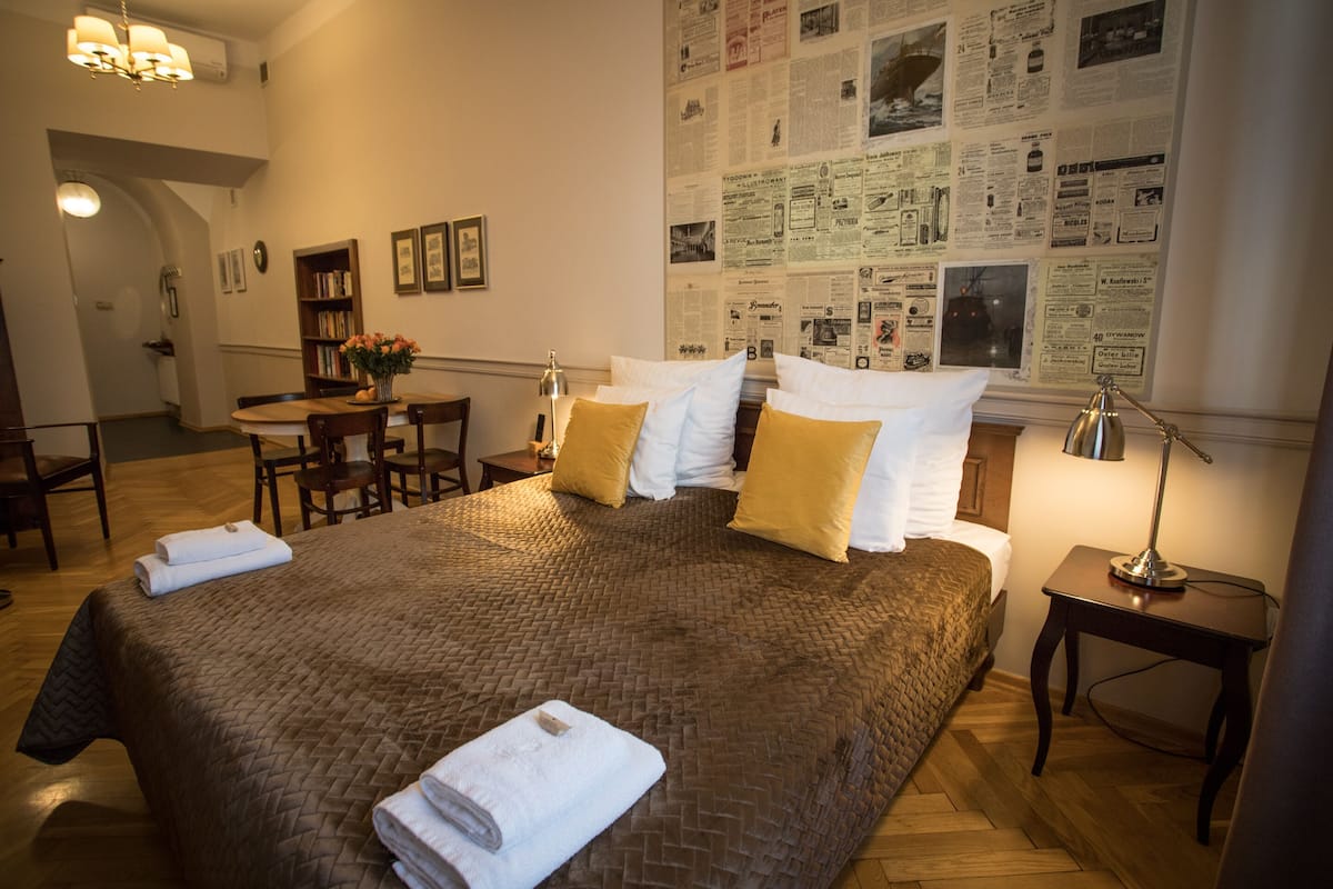 Classic Studio Suite, 1 King Bed, Kitchenette, City View (B) | Living area | 50-inch LED TV with satellite channels