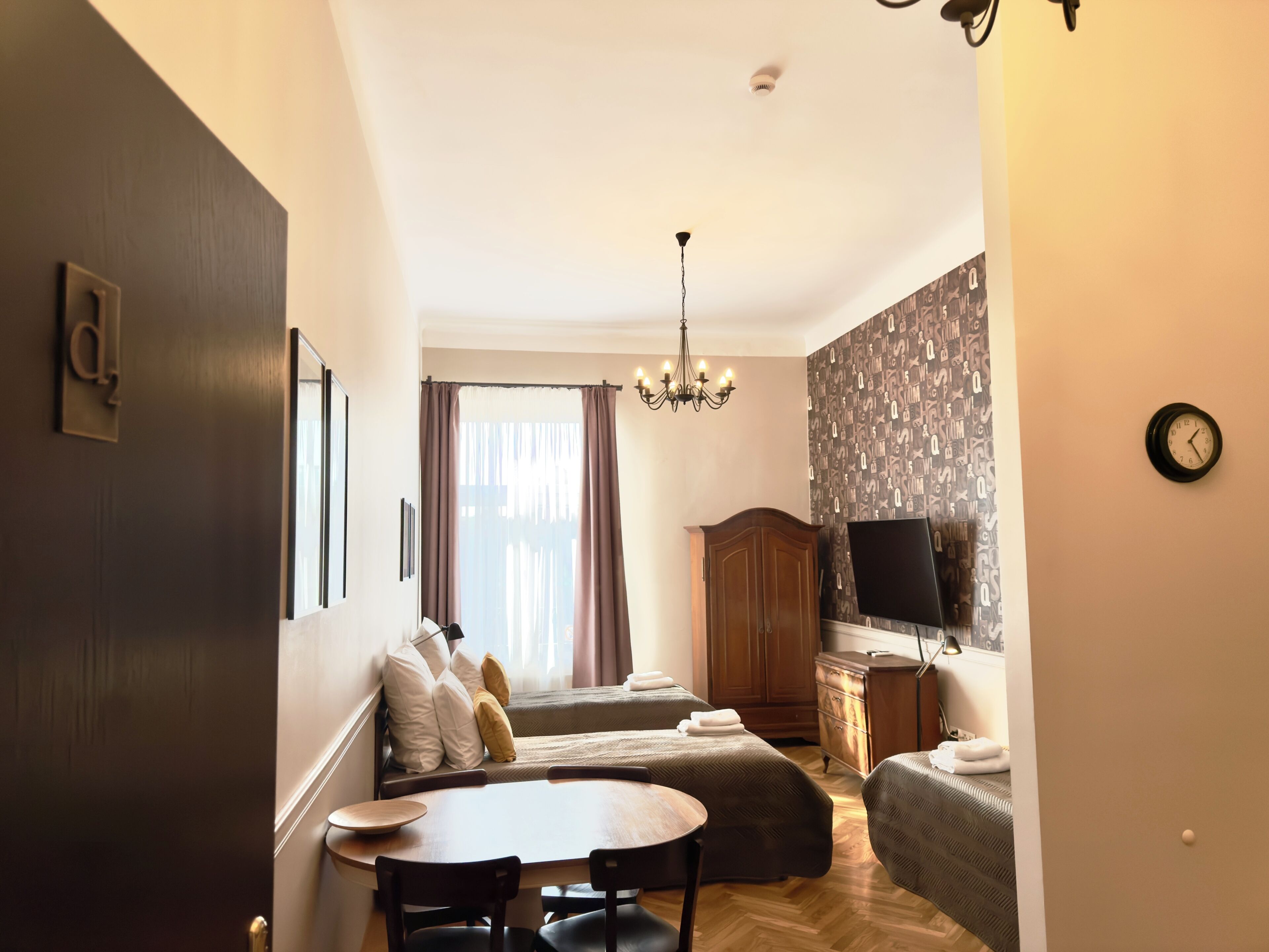 Klassieke studio suite, 3 eenpersoonsbedden, kitchenette, uitzicht op binnenplaats (D2) | Luxe beddengoed, een kluis op de kamer, individueel gedecoreerd