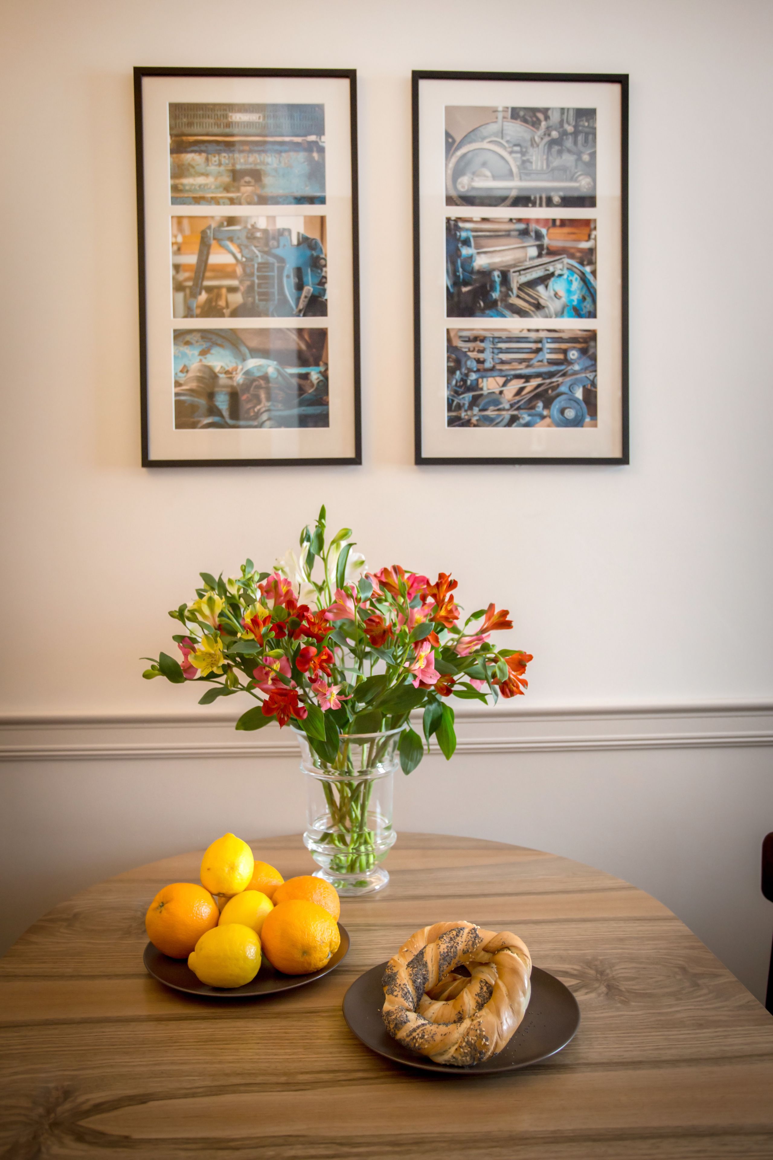 classic studio suite, kitchenette, courtyard view (d2) | in-room dining