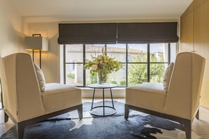 Lobby sitting area - Mougins Luxury Retreats (Mougins)