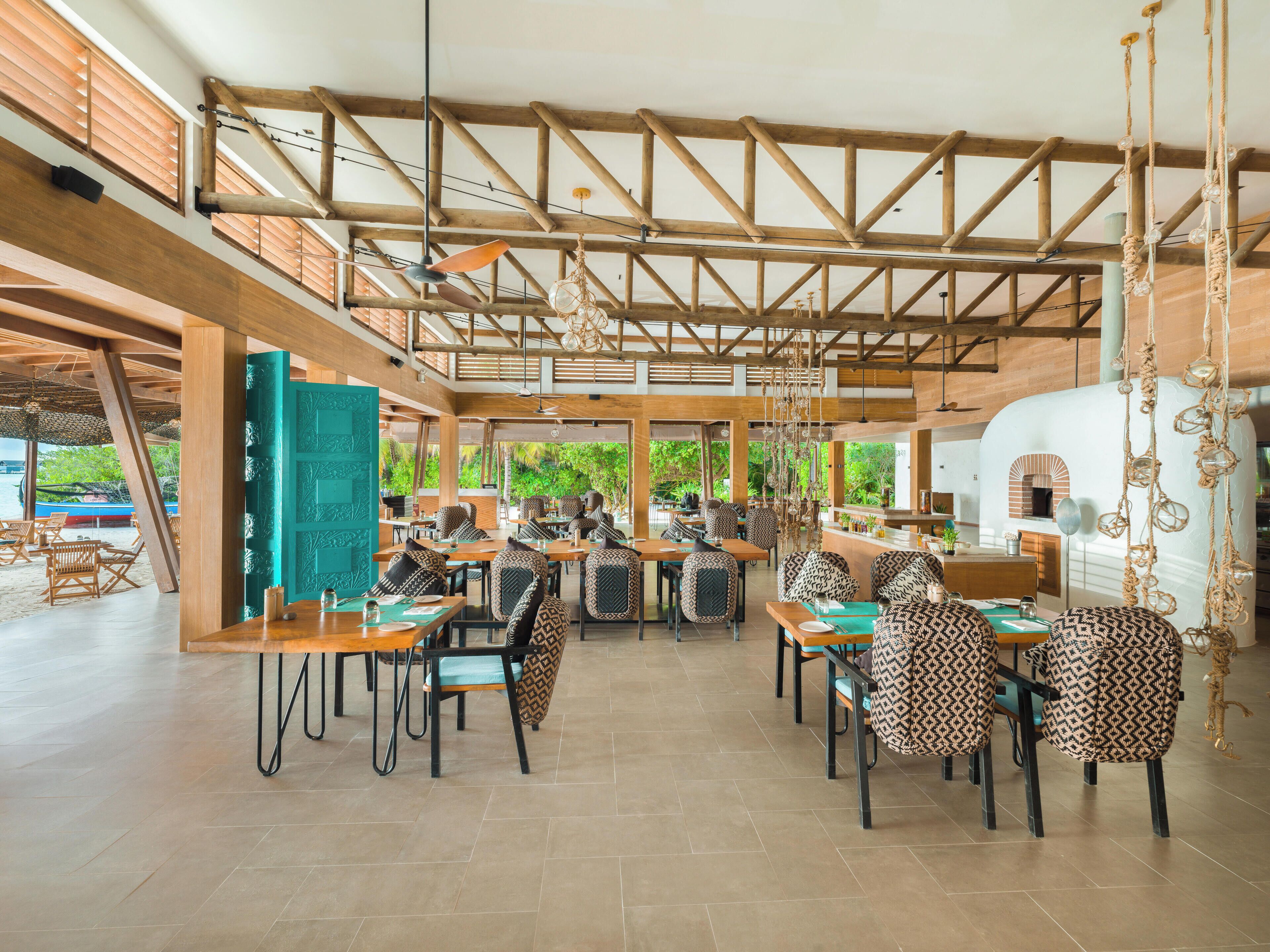 3 restaurants, breakfast, lunch, dinner served; international cuisine