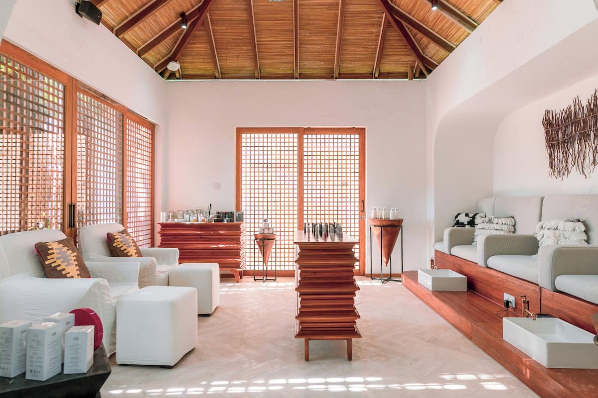 couples treatment room(s), hot tub, body treatments, hydrotherapy