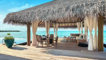 Three Bedroom Sunset Water Villa with Private Pool | 1 ๊ฐ์ ์นจ์ค, ๊ณ ๊ธ ์นจ๊ตฌ, ๋ฏธ๋๋ฐ, ๊ฐ์ค ๋ด ๊ธ๊ณ