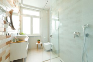 Deluxe Double Room | Bathroom | Shower, free toiletries, hair dryer, towels - Luxury rooms Mak (Split)