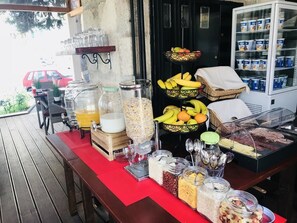 Daily continental breakfast for a fee - Luxury rooms Mak (Split)