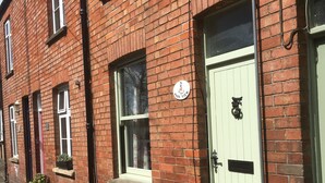 A red brick building with a white door and windows. There is a sign on the door that says "Park View." - The White House Wells 2 Park View (Wells)