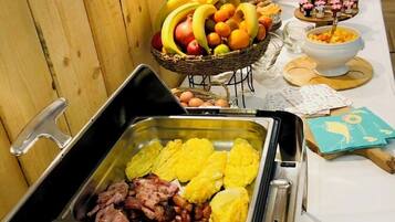 Daily continental breakfast (EUR 13.90 per person)