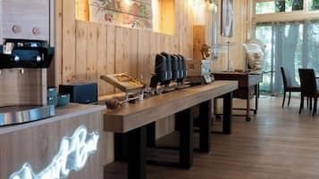 Petit déjeuner continental servi tous les jours en supplément