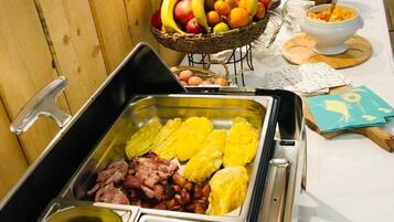 Petit déjeuner continental (13.90 EUR par personne)