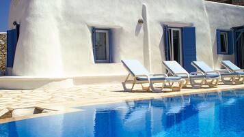 Outdoor pool, pool loungers