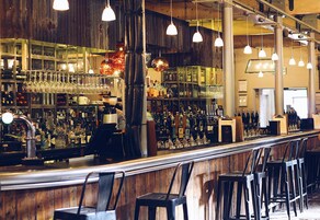 Serve almoço e jantar 