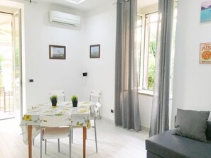Villa | Wohnbereich | Fernseher