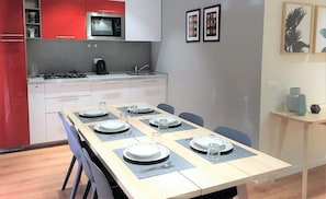 Deluxe Apartment, 2 Bedrooms, 2 Bathrooms, Lake View | Private kitchen | Full-sized fridge, oven, stovetop, dishwasher