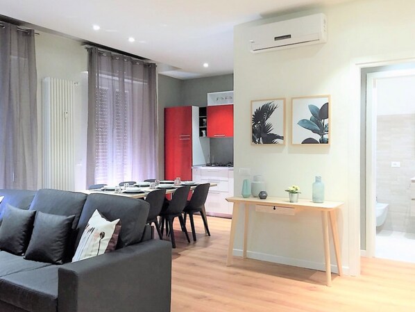 Deluxe-Apartment, 2 Schlafzimmer, 2 Bäder, Seeblick | Wohnbereich | Fernseher