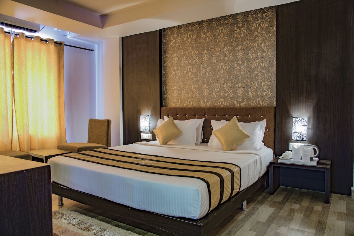 Deluxe Double Room | 1 bedroom, hypo-allergenic bedding, down duvets, pillow-top beds