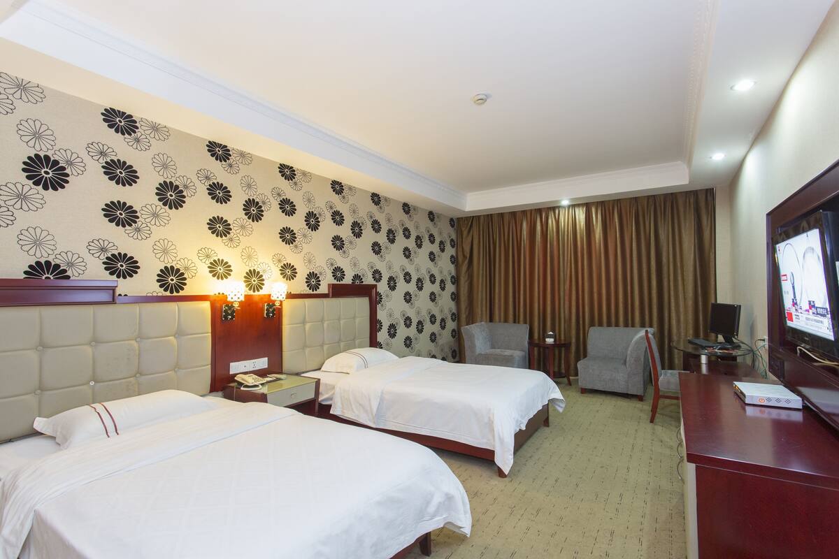 Business Twin Room | Blackout drapes, soundproofing, WiFi (free)