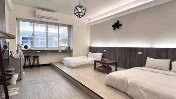 Habitación cuádruple Confort (501) | Decoración individual, escritorio, cortinas opacas